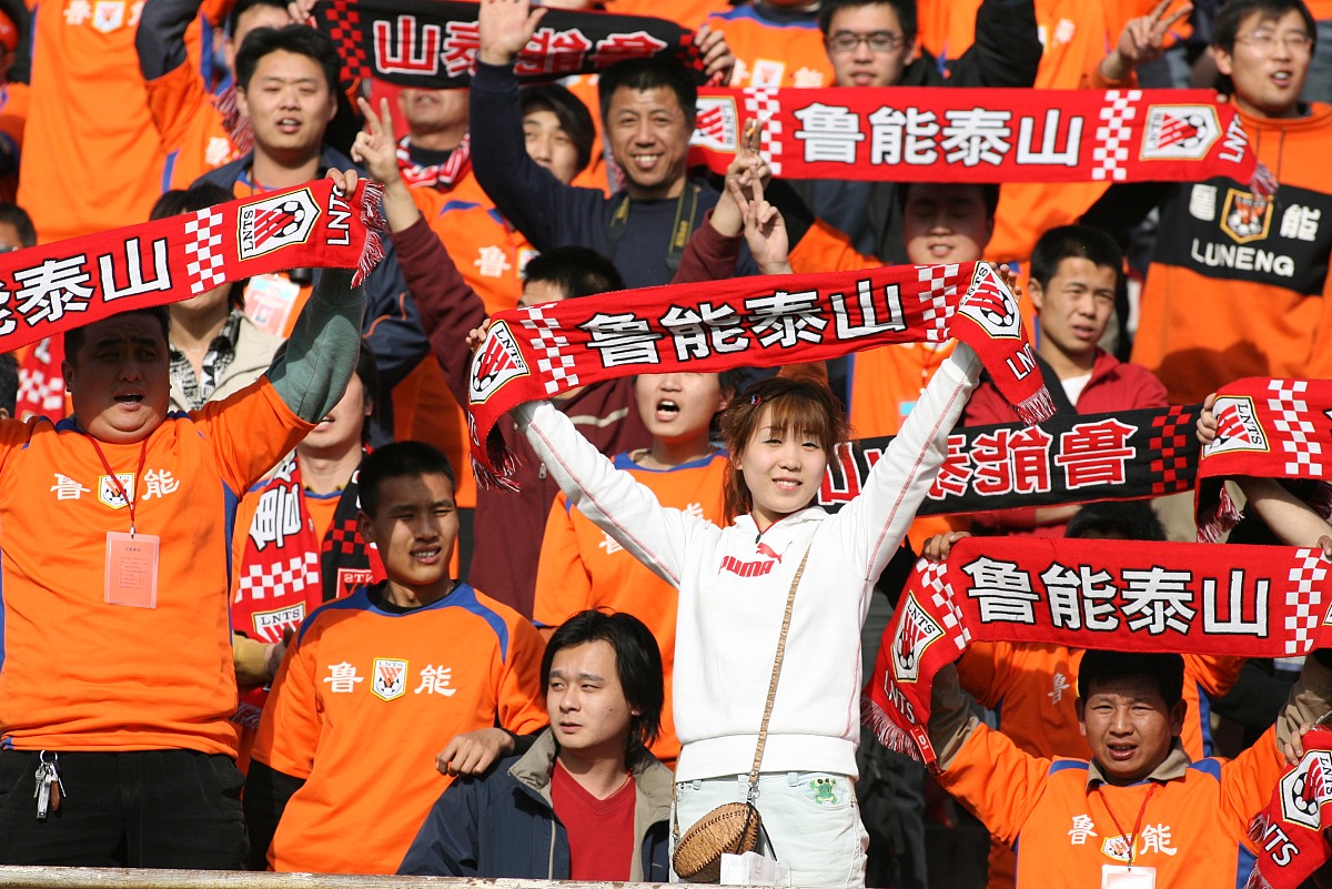 山东泰山发布备战花絮，赛后防线松动，欧冠任务艰巨，阵容厚度经受考验(山东泰山首发阵容最新消息)