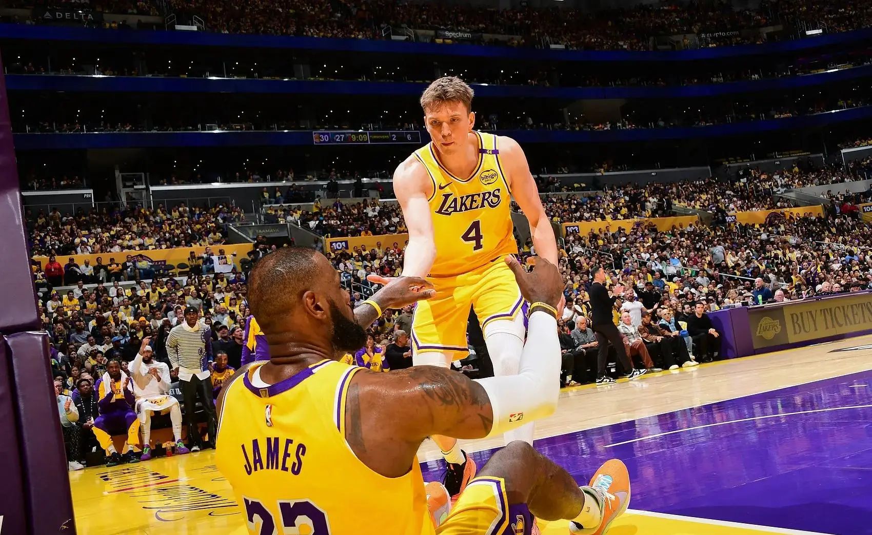 NBA常规赛集结日再迎强敌，洛杉矶湖人强势反弹，主帅态度——态度坚定，身体对抗强度拉满的简单介绍