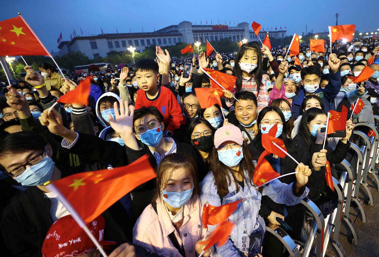 包含多伦多猛龙训练开放日；今晨完成体检引欢呼；欧超杯在即；赛季目标并未改变的词条