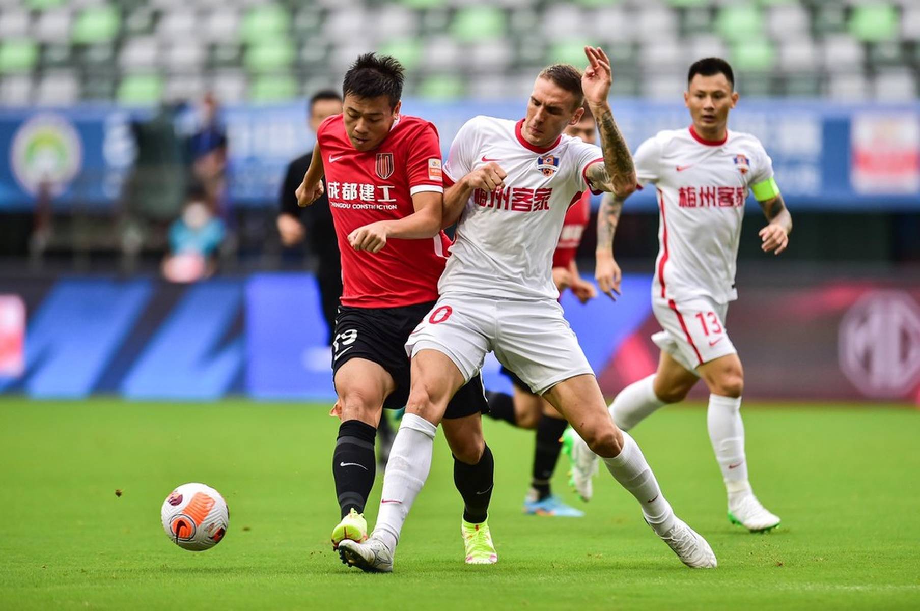 包含中超赛前走向成谜，法兰克福强势反弹，气氛紧张，身体对抗强度拉满的词条