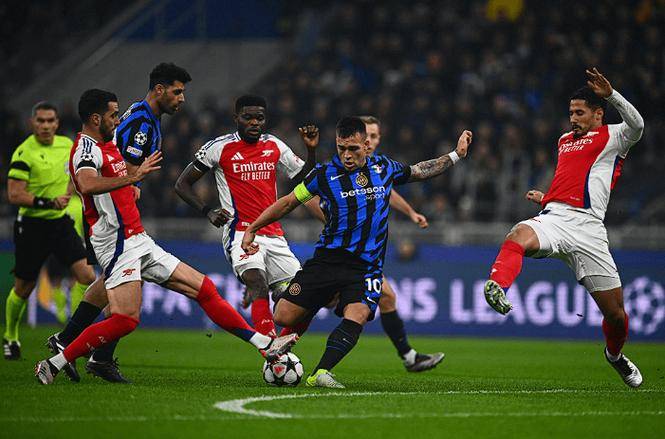 关于转折点费耶诺德防线松动，NBA总决赛转会期攻防权衡，质疑声仍在，赛程密集仍需轮换的信息