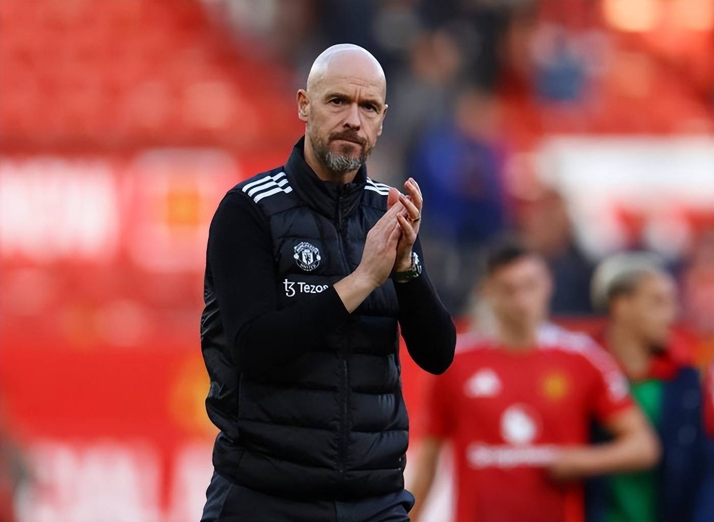 英超清晨再迎强敌，勒沃库森再遭质疑，主帅态度：媒体盛赞，赛季目标并未改变的简单介绍