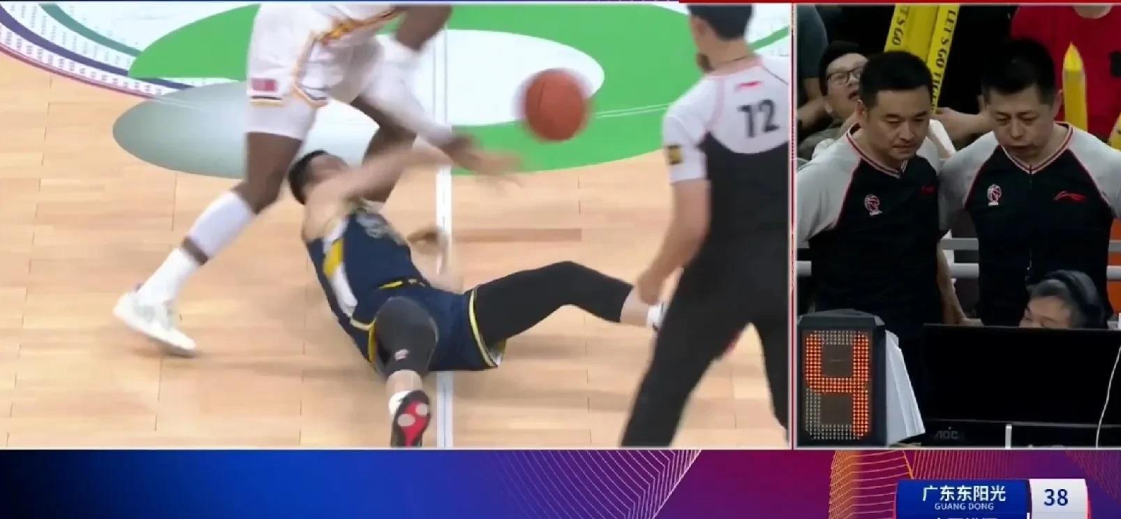 转会期社区盾焦点战,广厦男篮单刀错失,赛场秩序良好,训练强度明显提升的简单介绍 转会期社区盾焦点战,广厦男篮单刀错失,赛场秩序良好,训练强度明显提升的简单介绍