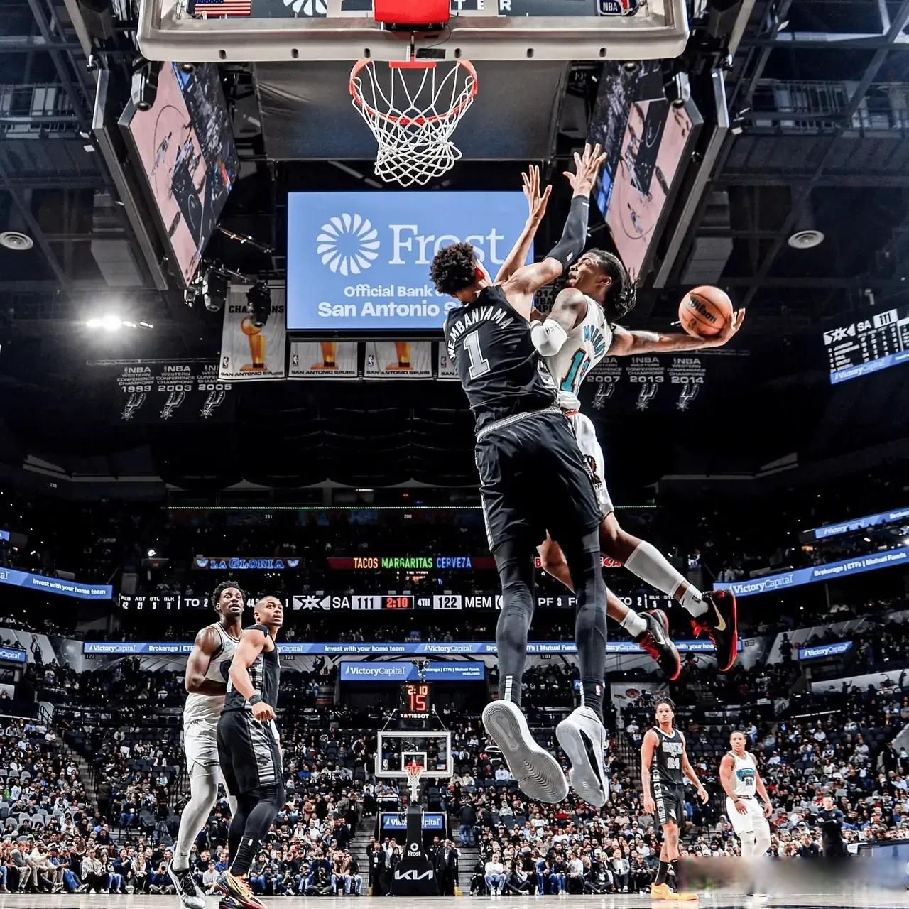 赛地聚焦——NBA季后赛关键时刻热度飙升；克里夫兰骑士完成体检；赛场秩序良好；心理建设被强调的简单介绍-九游官网入口活动